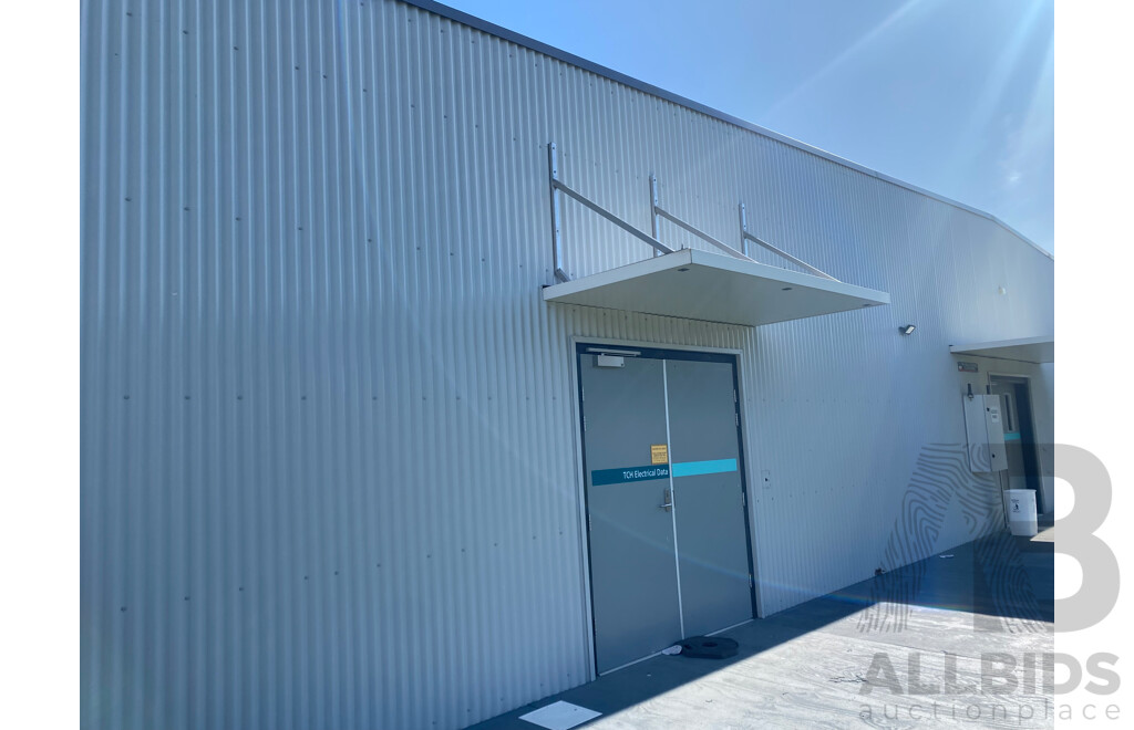 Prefabricated 1700 Square Meter Building - Meets Australian Standards - Includes Near New Shipping Containers