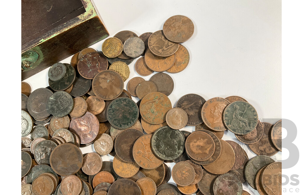 Collection of United Kingdom Pennies, Half Pennies and Farthings Spanning QV to QE2 - Approximately 1.7 Kilograms