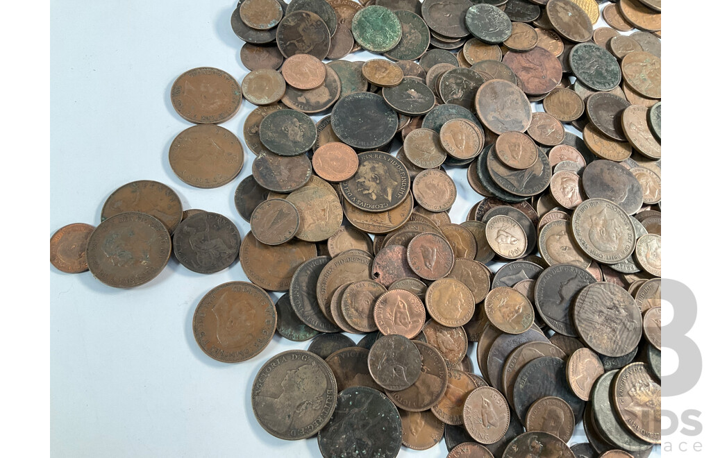 Collection of United Kingdom Pennies, Half Pennies and Farthings Spanning QV to QE2 - Approximately 1.7 Kilograms
