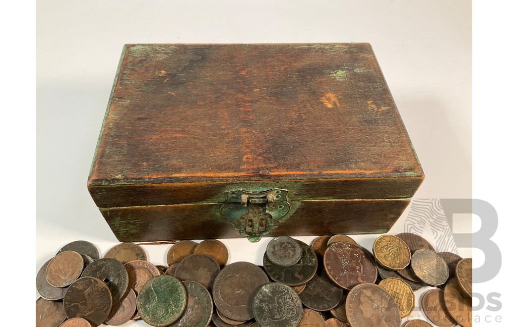 Collection of United Kingdom Pennies, Half Pennies and Farthings Spanning QV to QE2 - Approximately 1.7 Kilograms