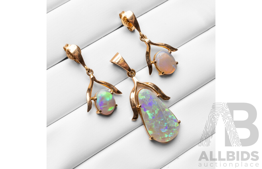 14ct Yellow Gold Opal Pendant & 9ct Yellow Gold Opal Earrings Set