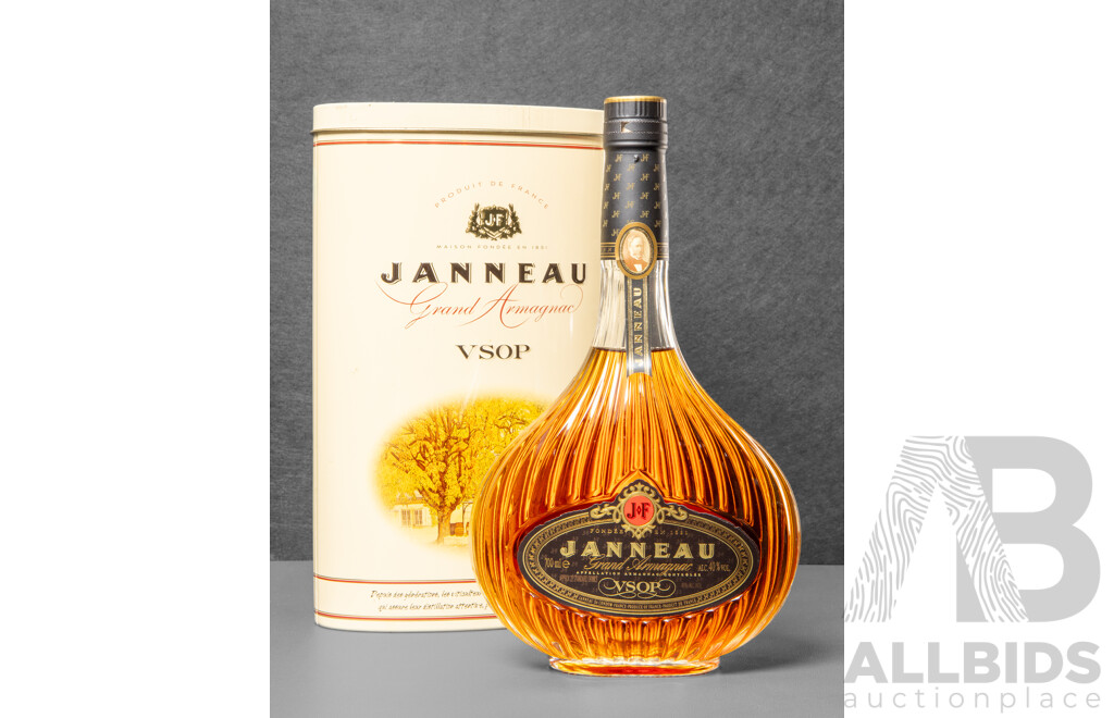 Janneau Grand Armagnac V.S.O.P Cognac in Presentation Tube
