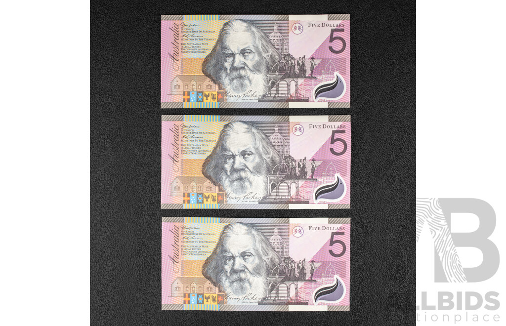 Three Australian 2001 UNC Five Dollar Notes, MacFalane/Evans, Consecutive FF01383587 - FF01383587 - FF01383589
