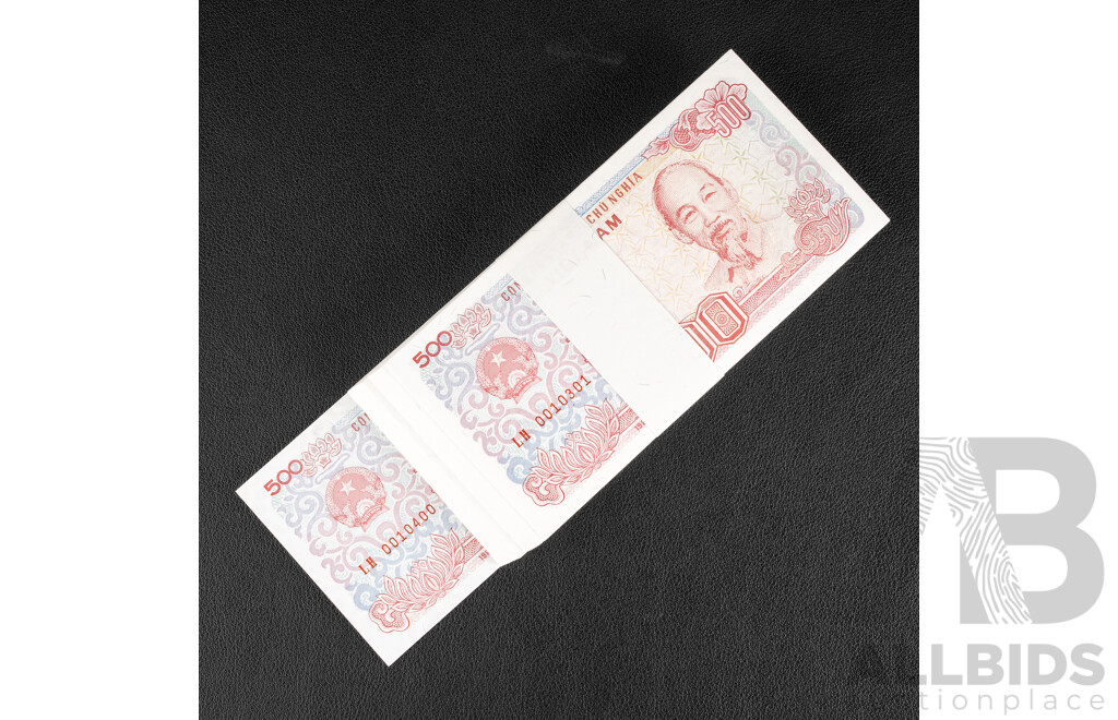 One Hundred Vietnam UNC Five Hundred Dong Banknotes, Consecutive LH 0010301 - LH 0010400
