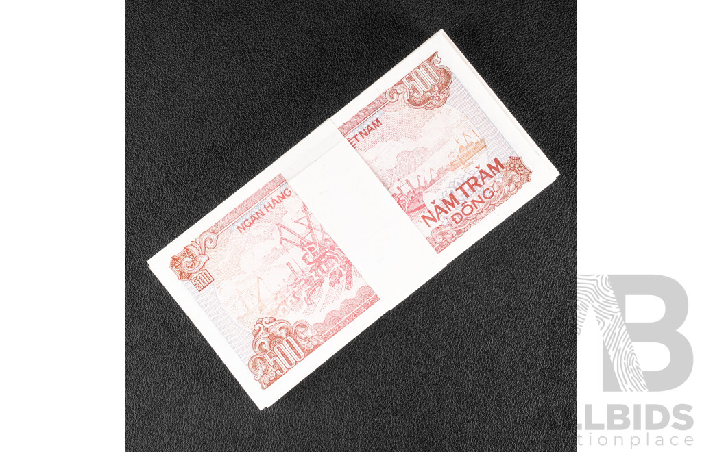 One Hundred Vietnam UNC Five Hundred Dong Banknotes, Consecutive LH 0010301 - LH 0010400