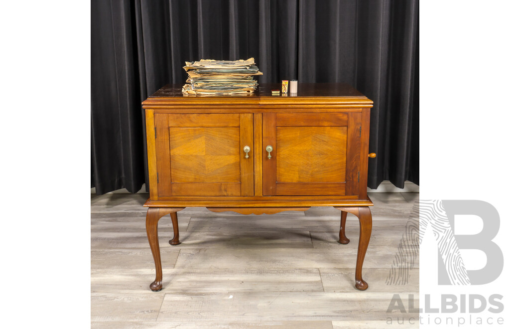 Vintage Claritone Gramophone in Cabinet
