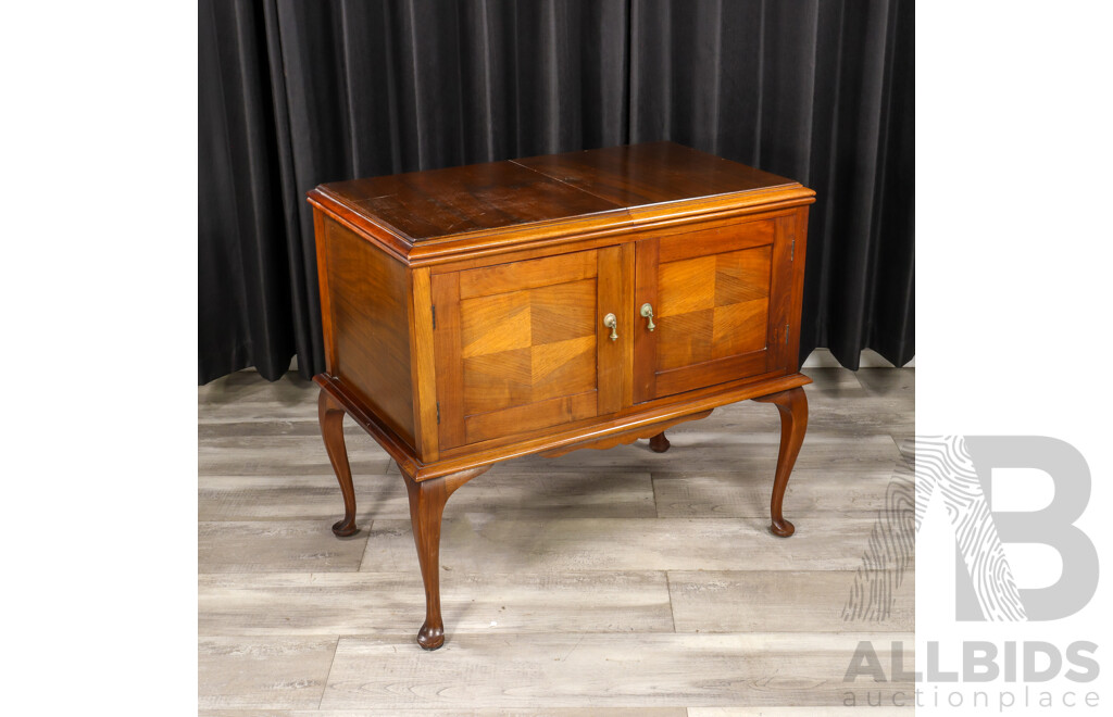 Vintage Claritone Gramophone in Cabinet