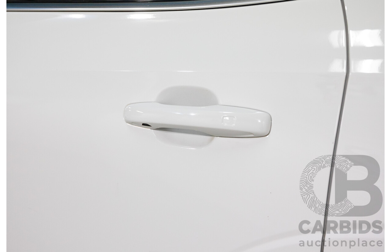 06/2018 Volvo XC60 D4 Momentum (AWD) 246 MY19 4d Wagon Ice White Turbo Diesel 2.0L