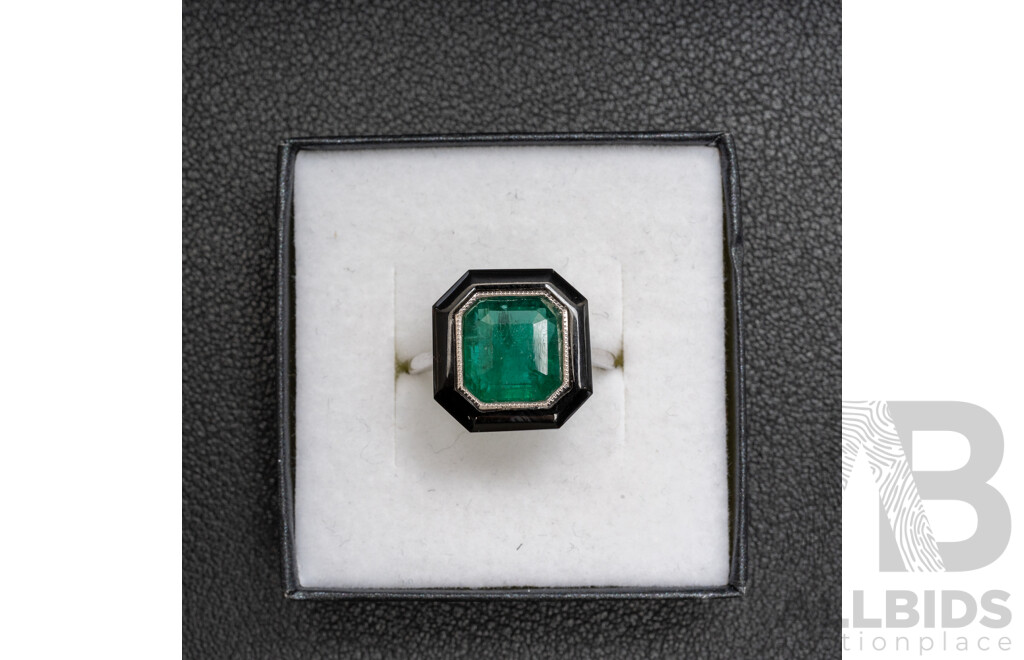 18ct White Gold Emerald & Onyx Dress Ring with Valuation - Size O