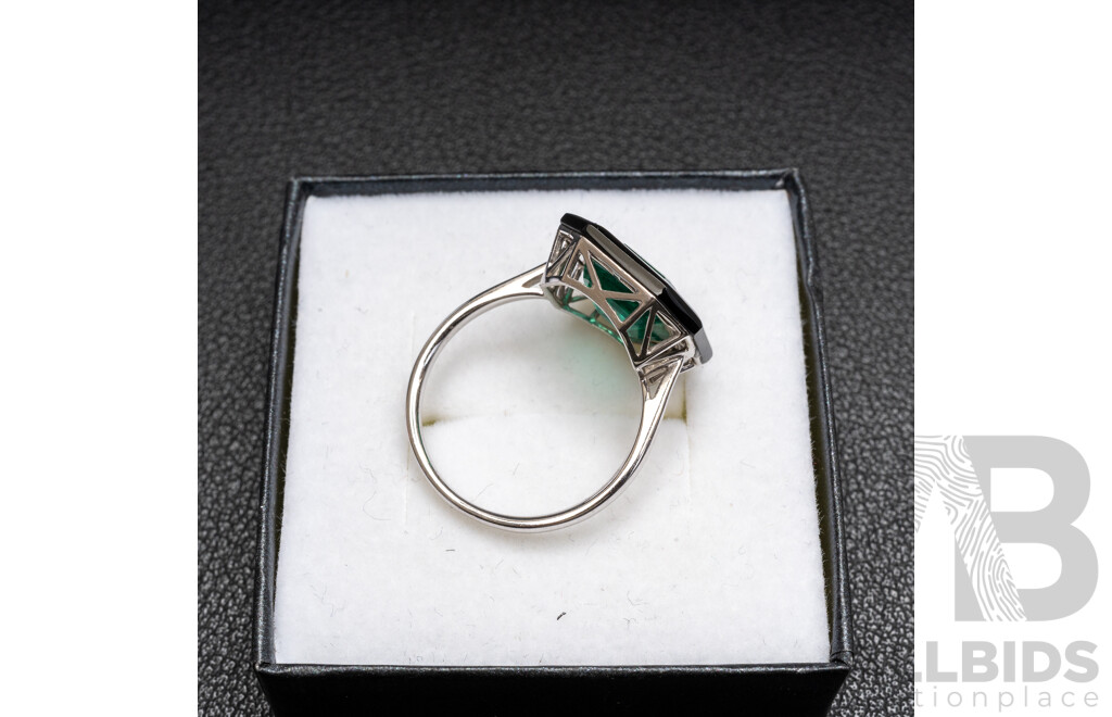 18ct White Gold Emerald & Onyx Dress Ring with Valuation - Size O