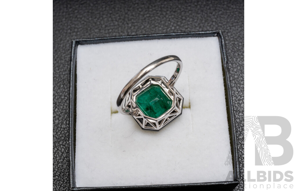 18ct White Gold Emerald & Onyx Dress Ring with Valuation - Size O