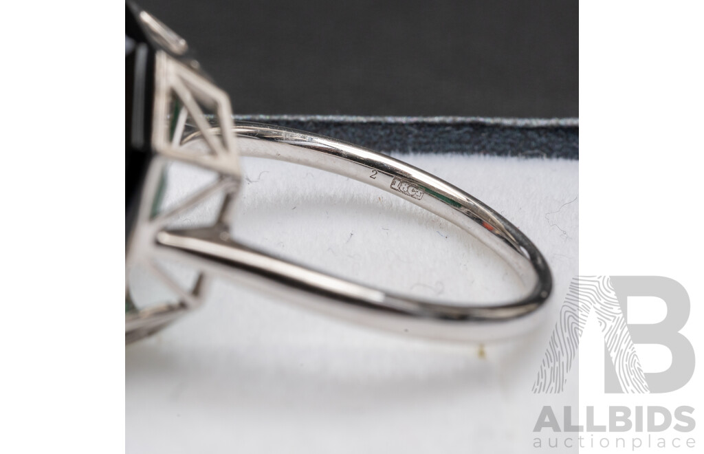 18ct White Gold Emerald & Onyx Dress Ring with Valuation - Size O