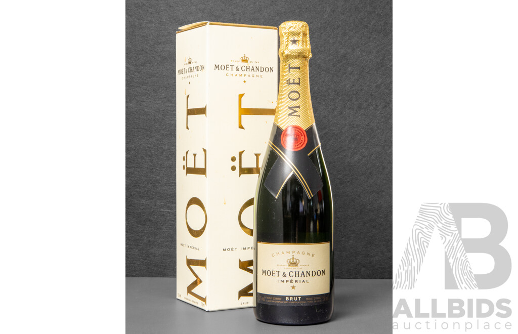 Moet & Chandon Imperial Champagne in Presentation Box