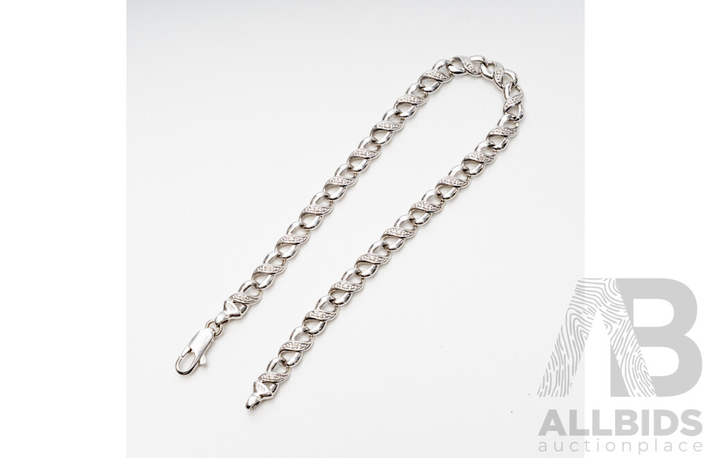 9ct White Gold Fancy Link Bracelet. Length - 19.5cms