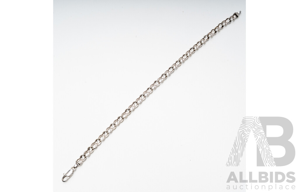 9ct White Gold Fancy Link Bracelet. Length - 19.5cms
