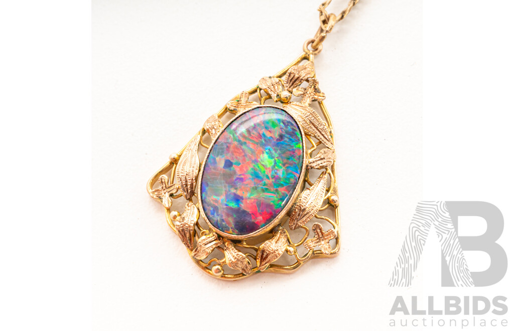 9ct Yellow Gold Chain & Pendant with Australian Opal. Length - 47cms