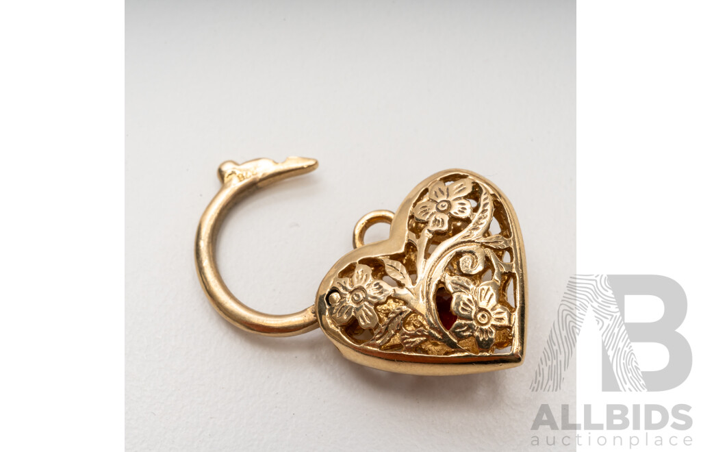 9ct Yellow Gold Belcher Necklace with Heart Locket & Oval Garnet. Length - 50cms