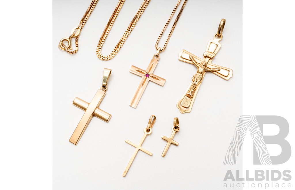 Collection of 9ct Yellow Gold Crosses and Necklace - Lot of 6