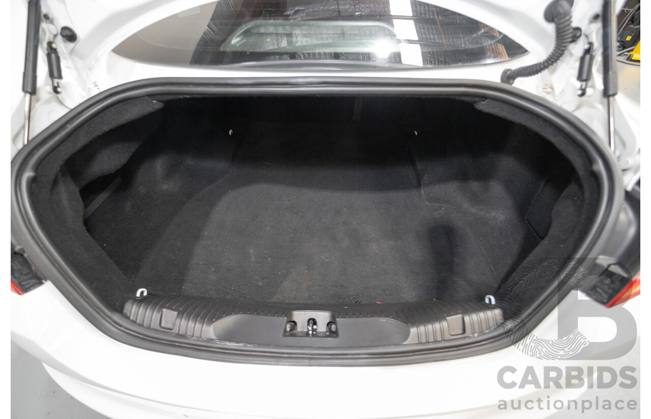 10/2014 Jaguar XF Premium Luxury MY14 4d Sedan Polaris White Turbo 2.0L