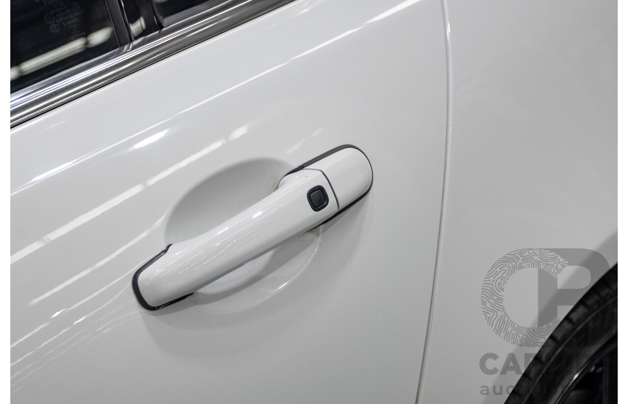 10/2014 Jaguar XF Premium Luxury MY14 4d Sedan Polaris White Turbo 2.0L