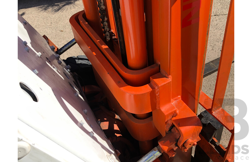 Nissan F01A18U LPG/Petrol Engine Powered Counterbalance Forklift