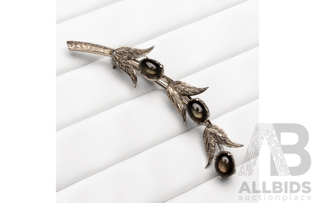 Vintage 18ct White Gold Plated Branch Brooch with 3x Oval Cabochon Smokey Topaz - 4.27gms