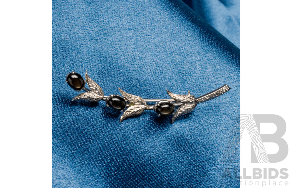 Vintage 18ct White Gold Plated Branch Brooch with 3x Oval Cabochon Smokey Topaz - 4.27gms