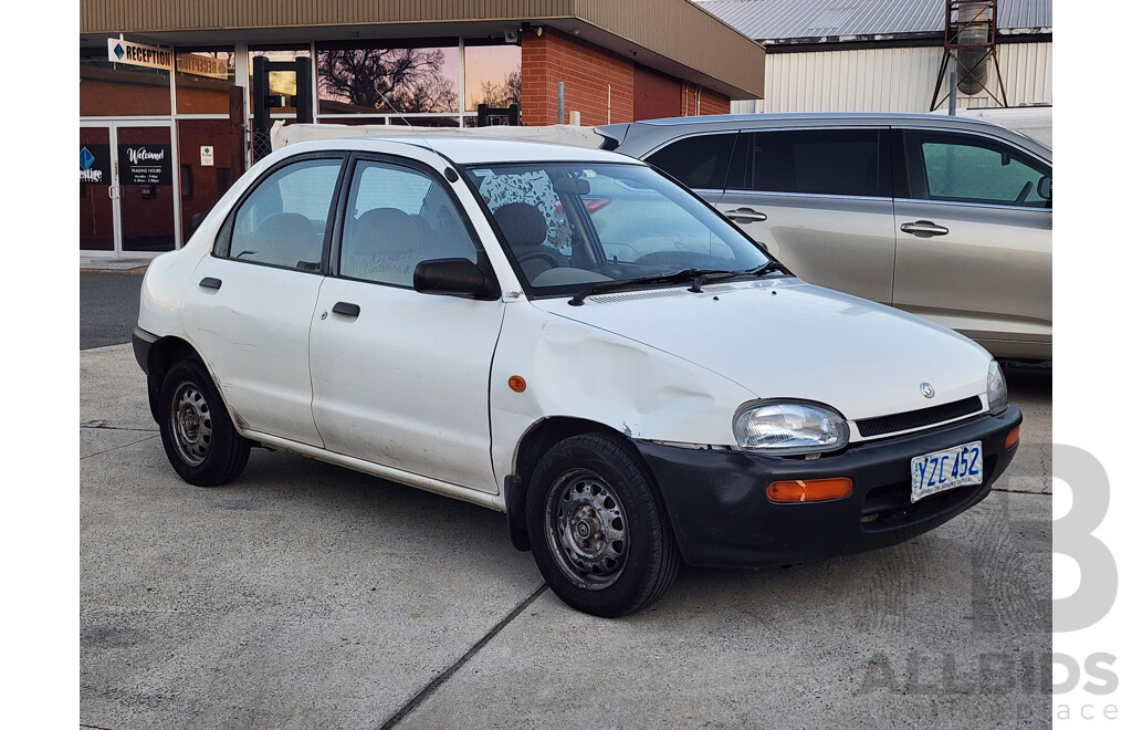 5/1995 Mazda 121 4d Sedan White - Lot 1655953 | CARBIDS