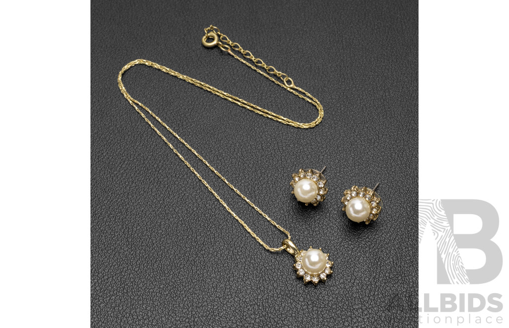 Vintage Gold Tone Faux Pearl & White Stones Pendant Necklace & Earrings Set