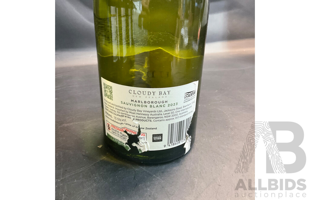 Oyster Bay Sauvignon Blanc, Pinot Noir & Minuty Provence & Cloudy Bay Sauvignon Blanc - Lot of 11