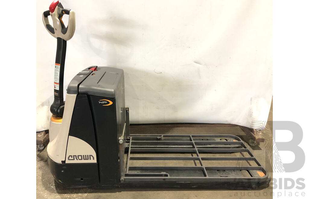 Crown Electric Pallet Truck and Charger - WP 3000