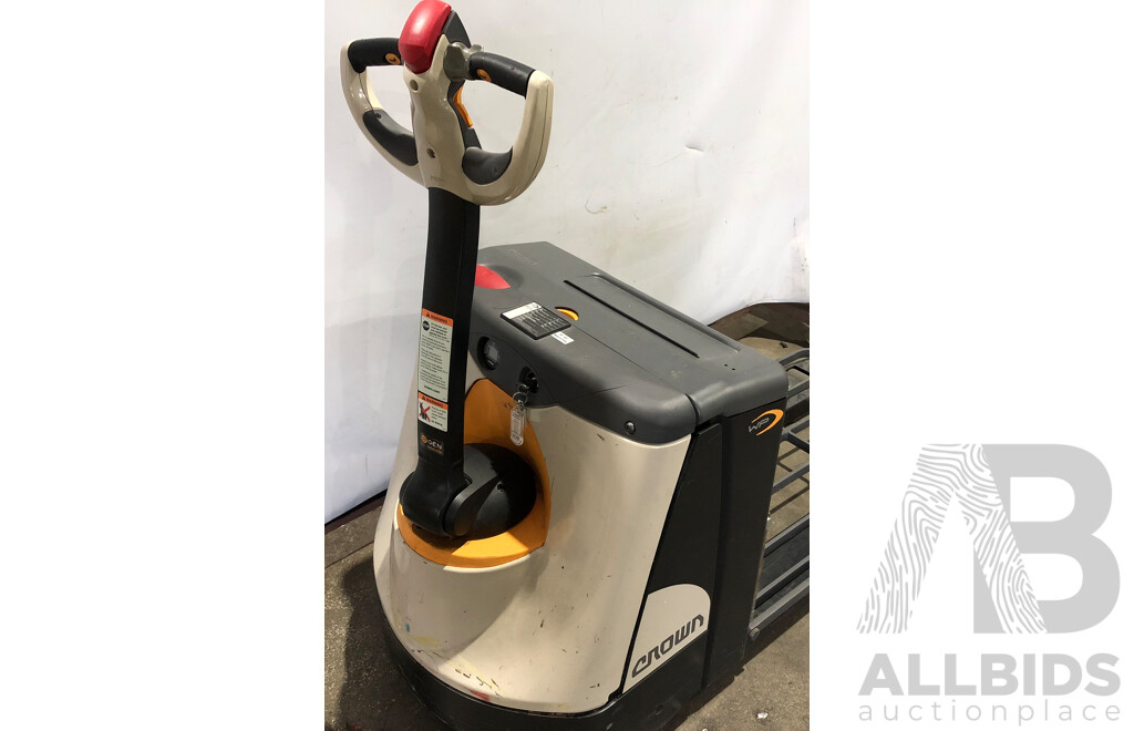 Crown Electric Pallet Truck and Charger - WP 3000