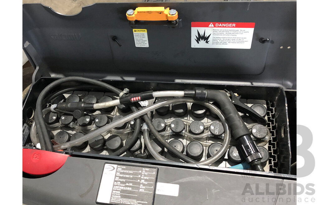 Crown Electric Pallet Truck and Charger - WP 3000