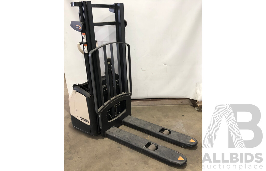 Crown Electric Pallet Truck - WF 3000