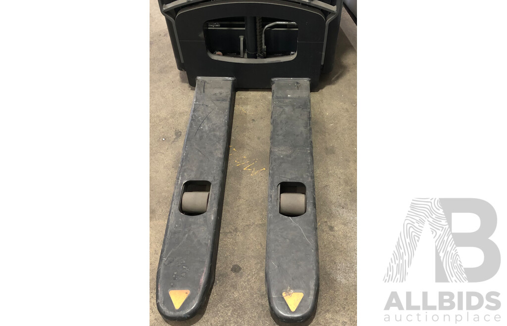 Crown Electric Pallet Truck - WF 3000