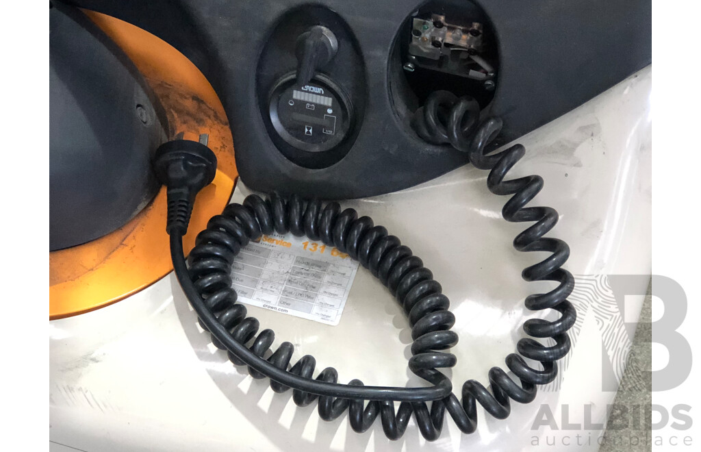 Crown Electric Pallet Truck  - WF 3000