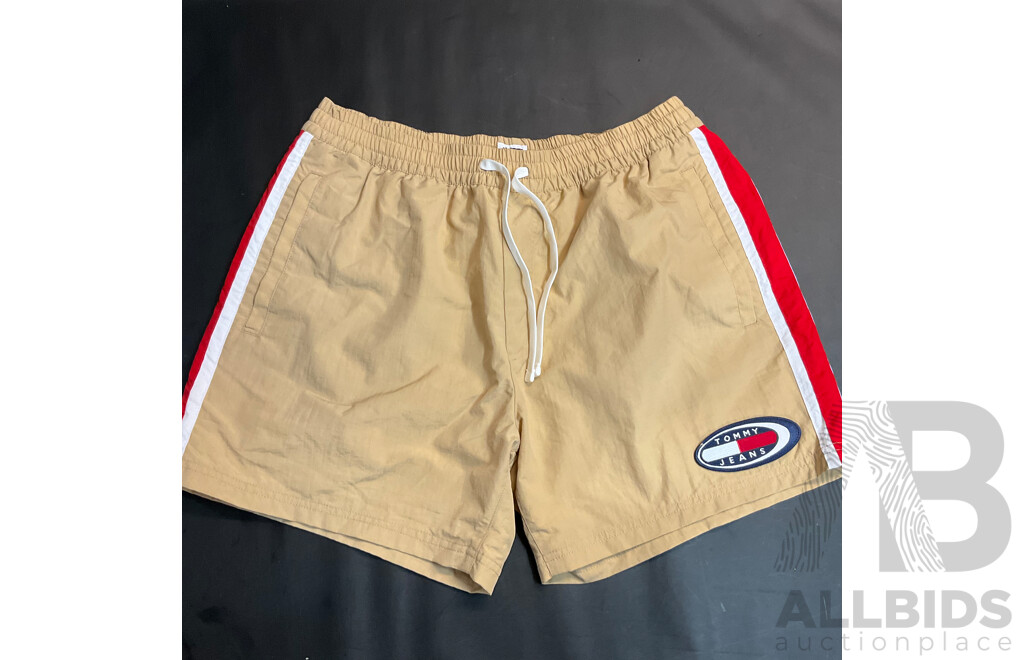 Tommy Jeans T-shirt ,Shorts & the North Face T-Shirt  - Lot of 3