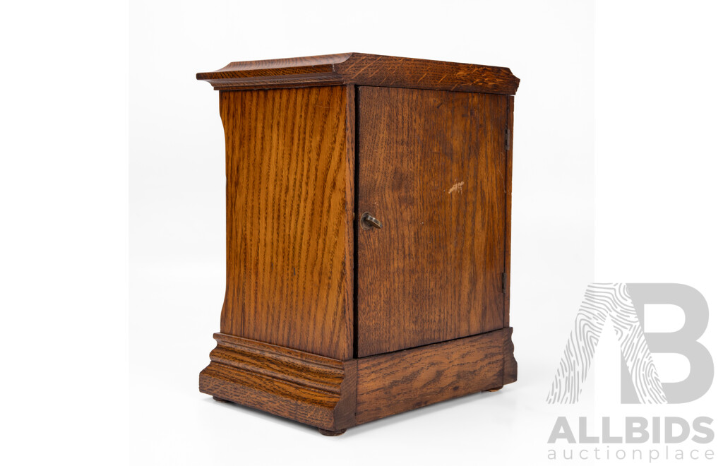 German Wintermantel & Hoffmeier Bracket Mantle Clock in Oak Case