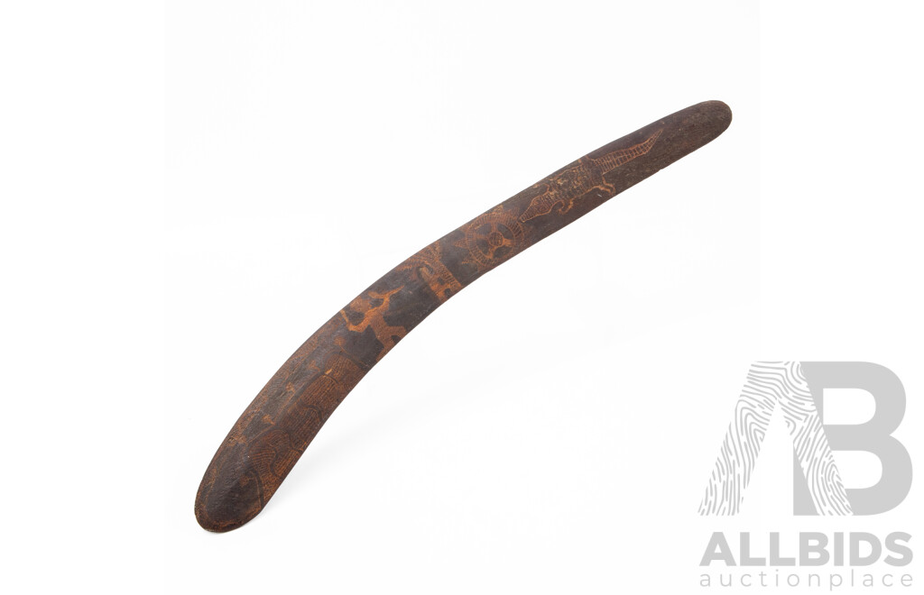 Wonderful Vintage Indigenous-Australian Boomerang with Primitive Pyrographic Design, 61 Cm length (approx)