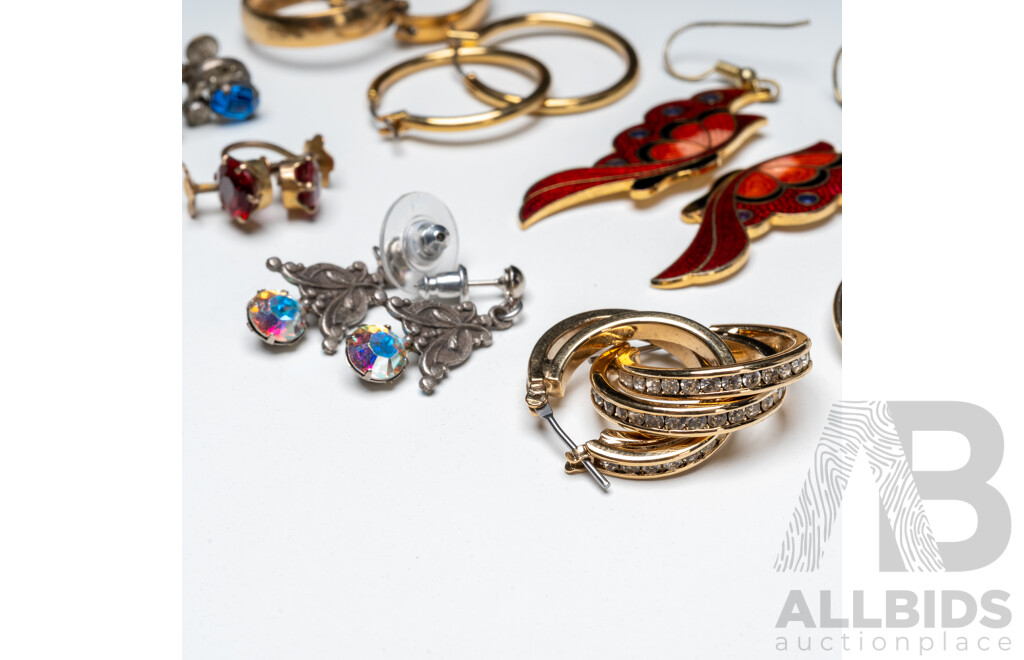 Collection of Gold & Silver Tone Earrings - Lot of 8
