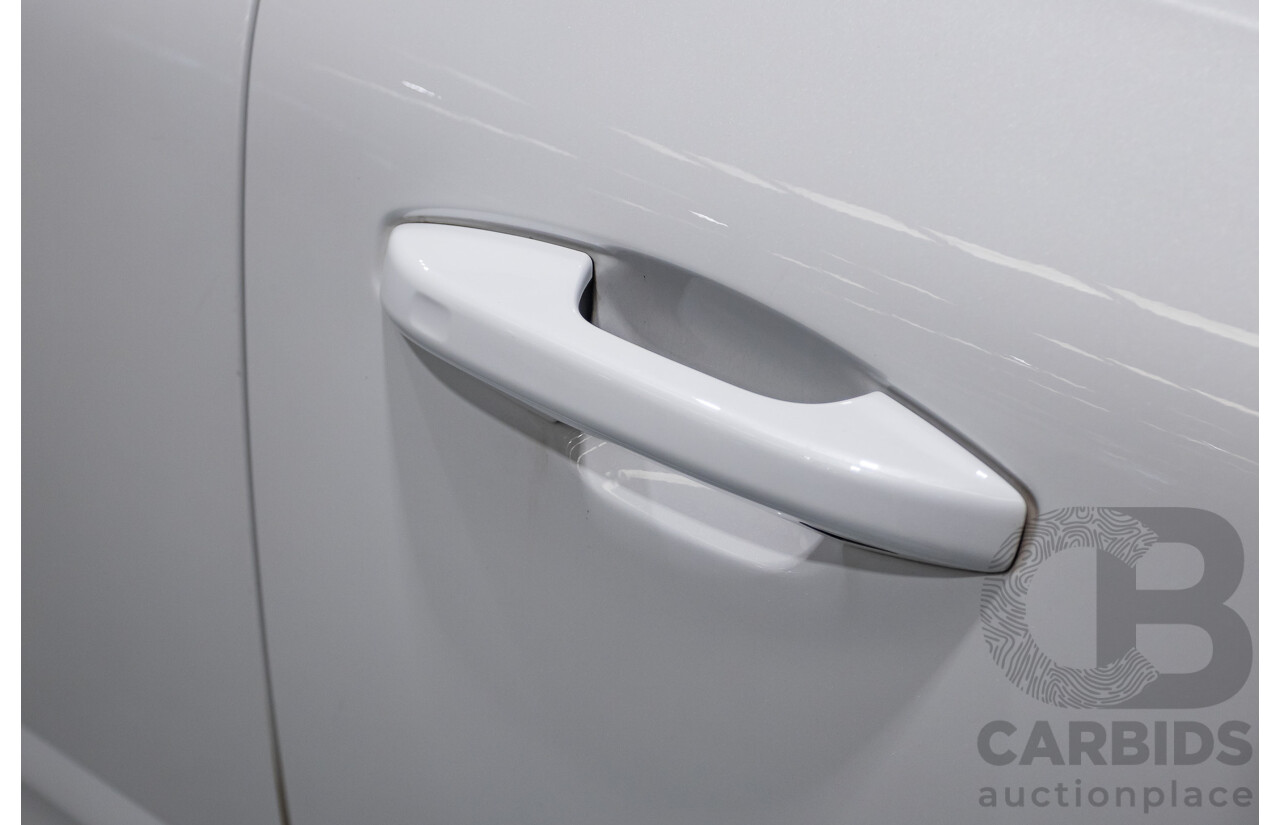 6/2021 Volvo XC40 T4 Inscription (AWD) 536 MY21 4d Wagon White Turbo 2.0L