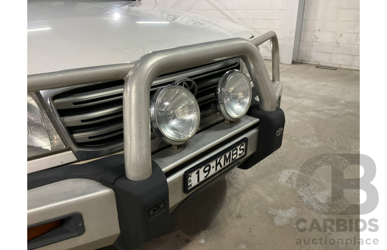 05/2004 Toyota Landcruiser GXL (4x4) UZJ100R 4d Wagon Arctic white V8 4.7L 8 Seater