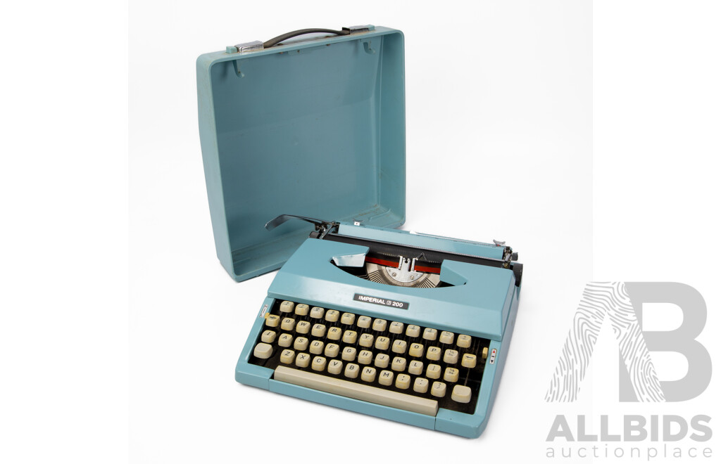 Vintage Imperial 200 Portable Typewriter in Original Carry Case