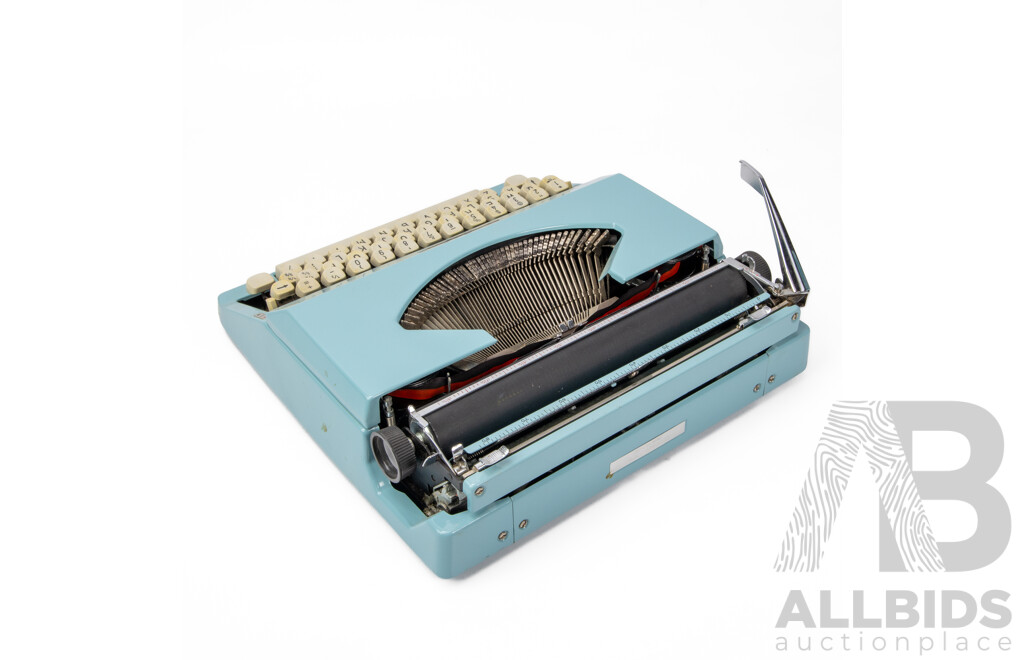 Vintage Imperial 200 Portable Typewriter in Original Carry Case