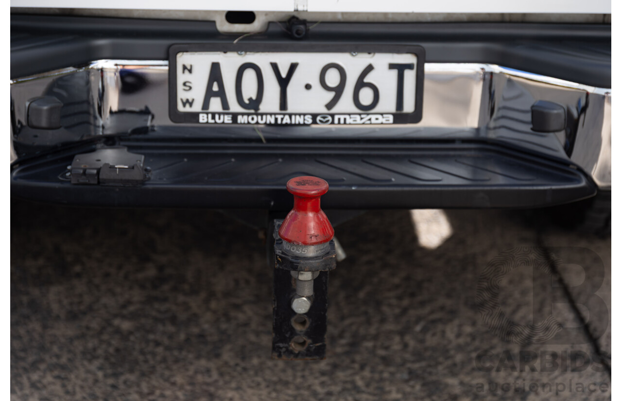 9/2013 Nissan Navara ST (4x4) D40 MY12 Dual Cab P/Up White 2.5L