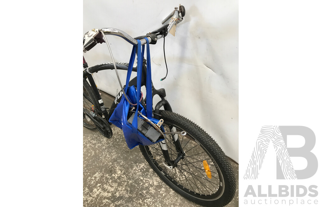 Fuji Crosstown 8 Speed Hybrid Bike