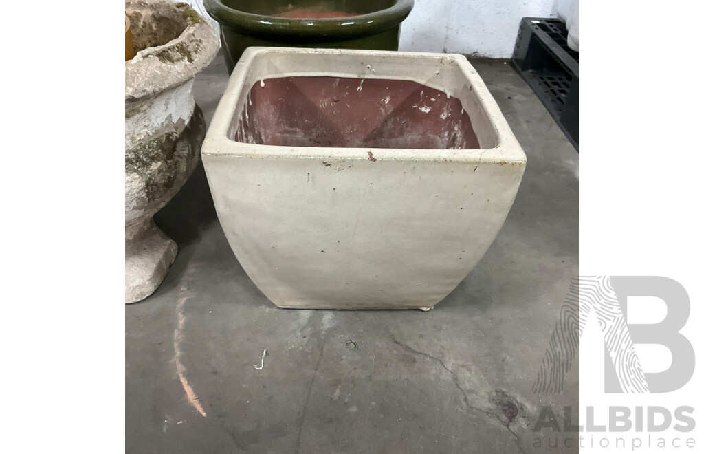 Garden Round Table and Assorted Pots