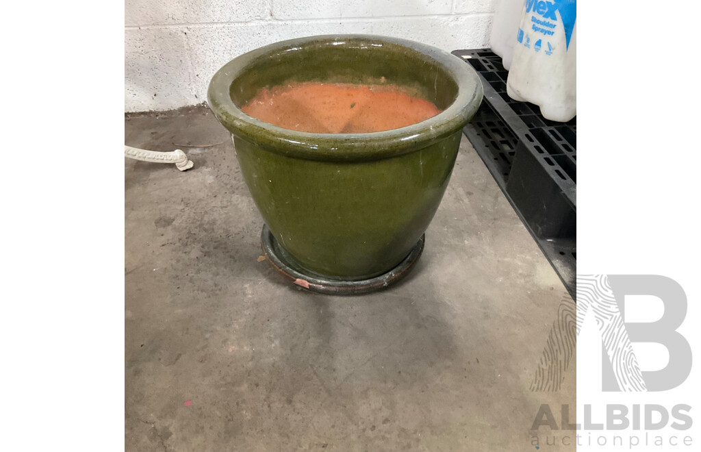 Garden Round Table and Assorted Pots
