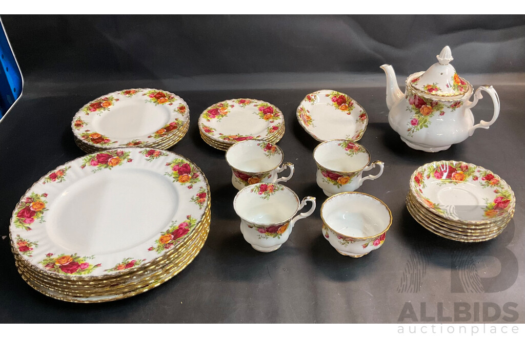 Royal Albert Old Country Roses Bone China England - 27 Pieces