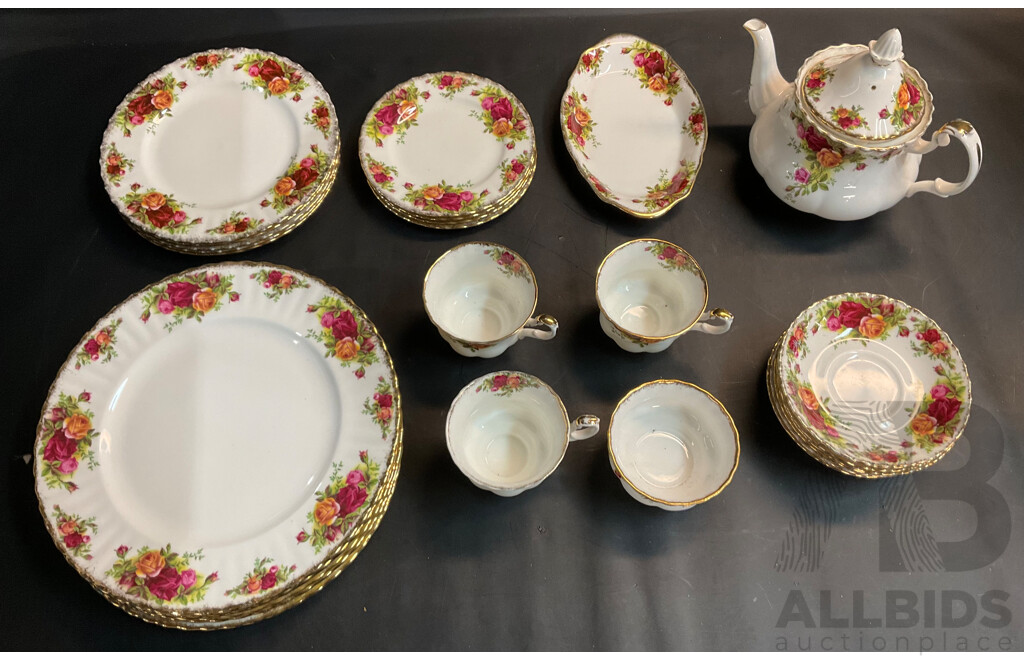 Royal Albert Old Country Roses Bone China England - 27 Pieces